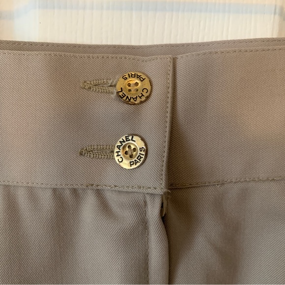 Chanel beige vintage classic mini skirt, 26” with size tag cut out. - Picture 4 of 6